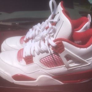 Jordan 4’s size 9